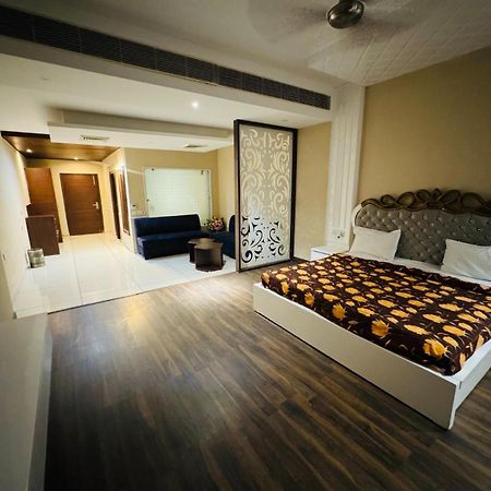 The Pearl Hotel Sirsa Exterior photo